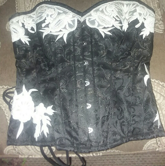 Corsets - Picture 3 of 4